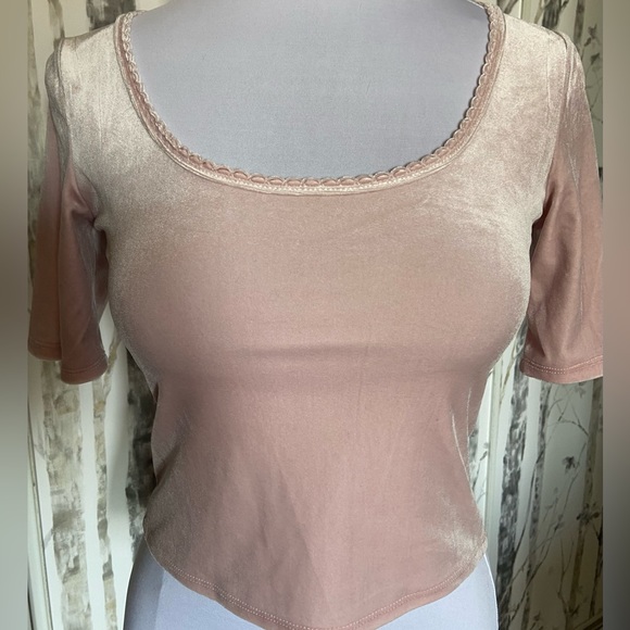 Abercrombie & Fitch velvety top🌸 - Picture 2 of 5